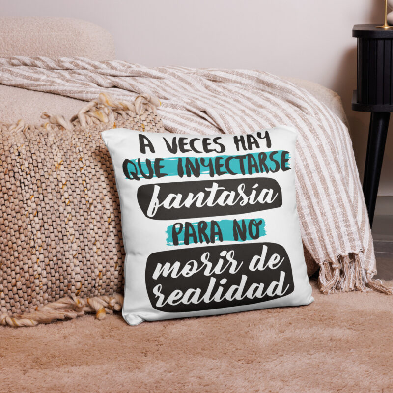 A veces hay que inyectarse fantasía, para no morir de realidad.