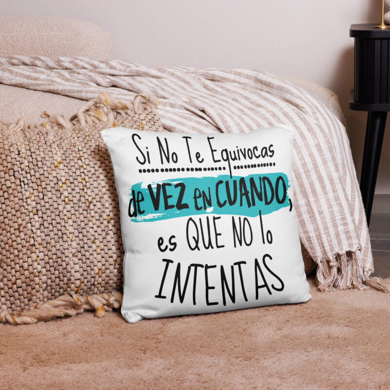 Si no te equivocas de vez en cuando es que no lo intentas - cojín