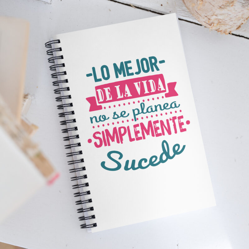 Lo mejor de la vida no se planea, simplemente sucede - Libreta de notas con espiral "motivadora"