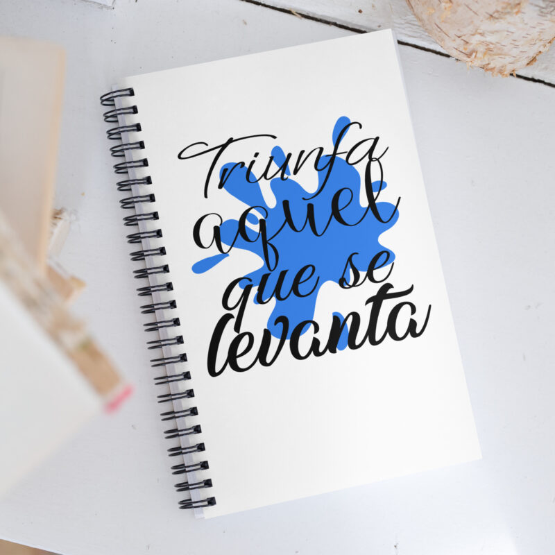 Triunfa aquel que se levanta - Libreta de notas con espiral "motivadora"