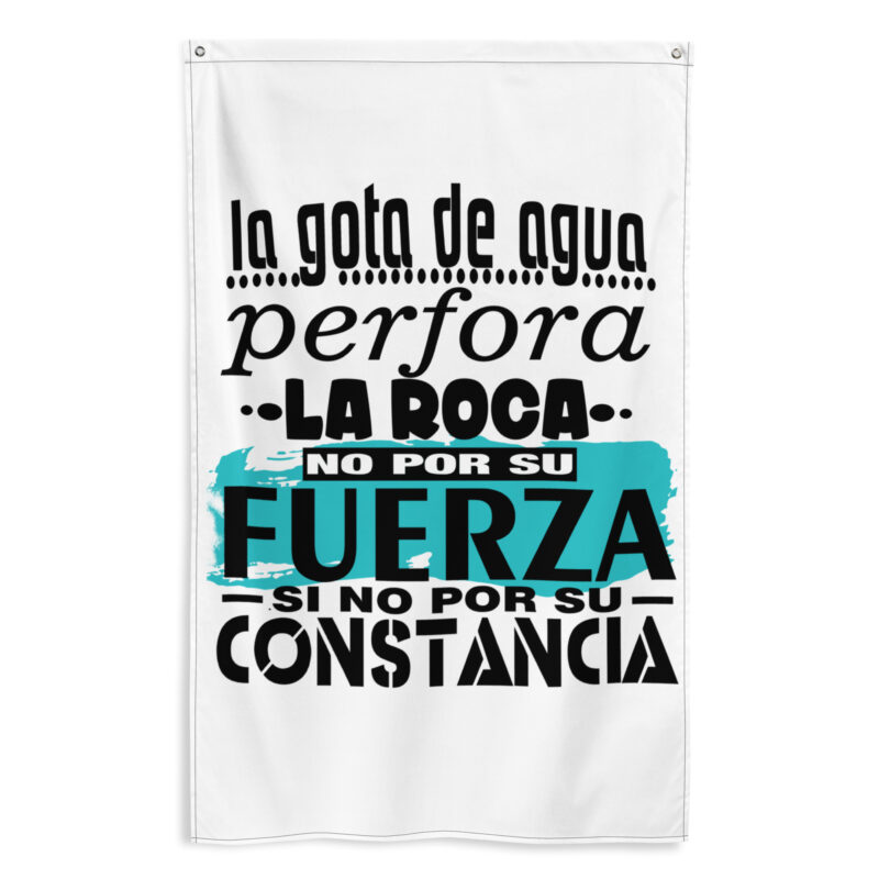 Bandera "La gota de agua perfora la roca, no por su fuerza si no por su constancia"