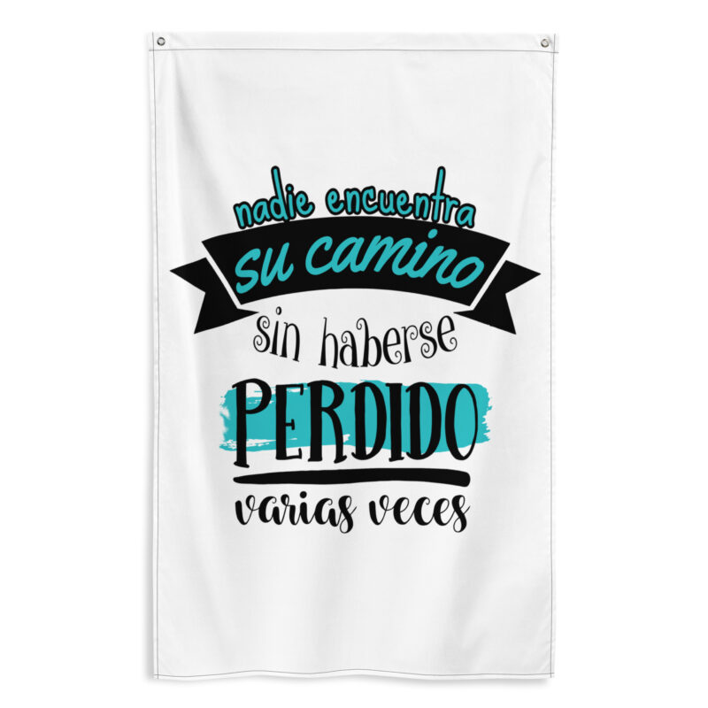 Bandera "Nadie encuentra su camino sin haberse perdido varias veces"